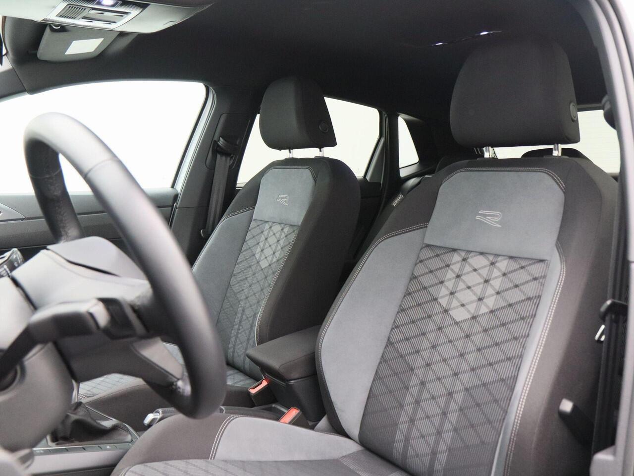 Volkswagen POLO 1.0 TSi 110 Pk Automaat R-Line Business | LED | 16 Inch | Privacy Glass | Parkeersensoren V+A | Camera | CarPlay | 13.716 Km!!