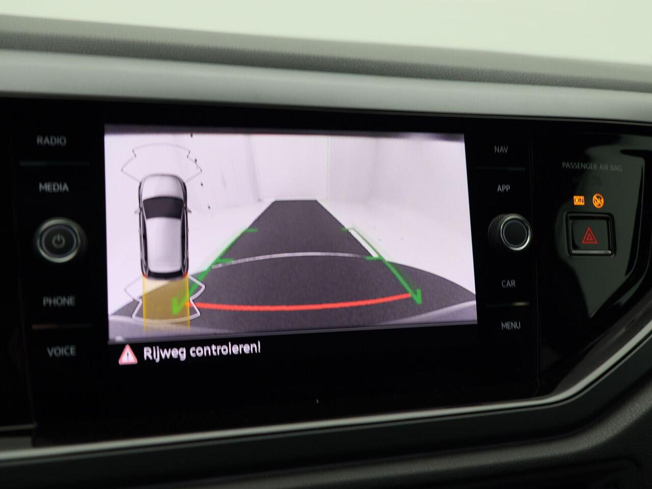 Volkswagen POLO 1.0 TSi 110 Pk Automaat R-Line Business | Adaptive Cruise | CarPlay | Parkeersensoren | Bluetooth | Camera | 16 Inch | 16.130 Km!!