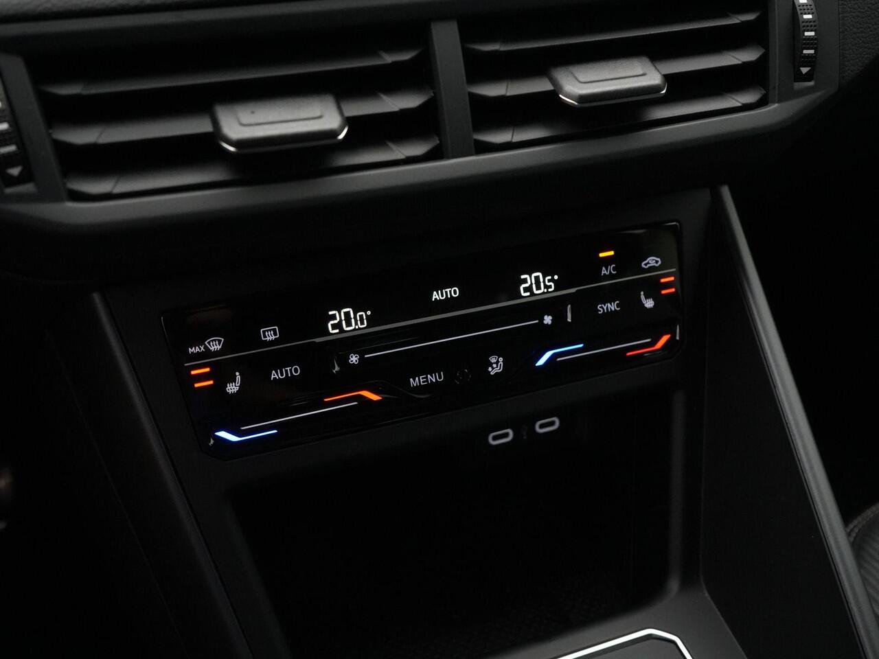 Volkswagen POLO 1.0 TSI 115 pk DSG R-Line Business | Panoramadak | IQ Light | Beats | Achteruitrijcamera | Navigatie | Stoelverwarming