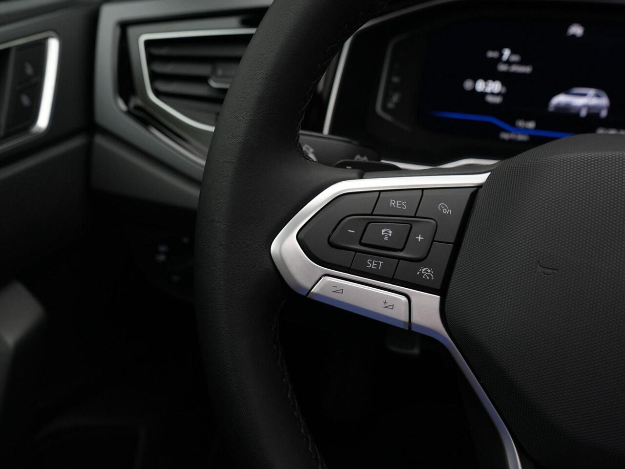 Volkswagen POLO 1.0 TSI 115 pk DSG R-Line Business | Panoramadak | IQ Light | Beats | Achteruitrijcamera | Navigatie | Stoelverwarming