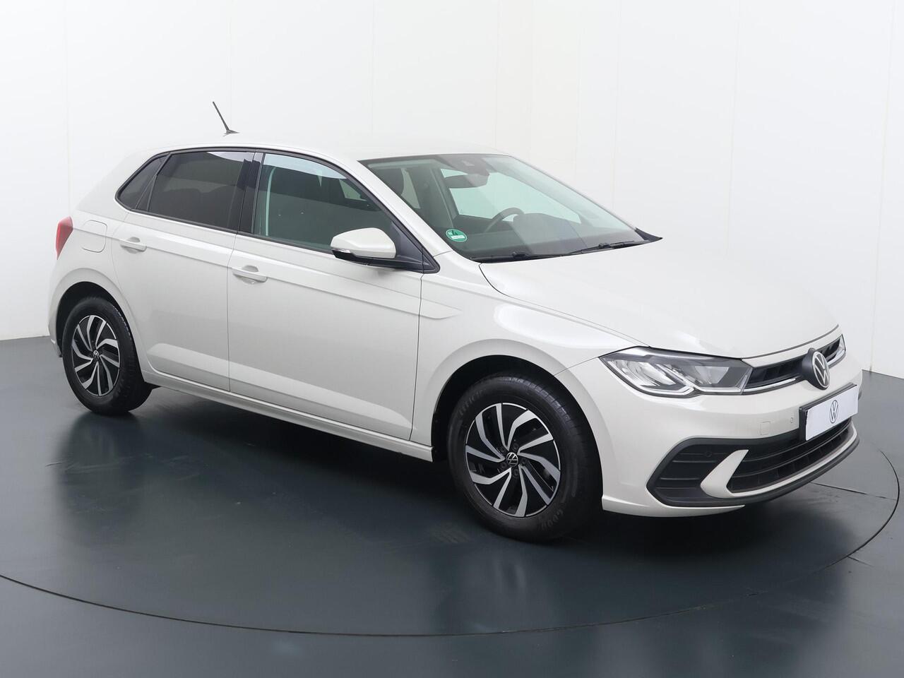 Volkswagen POLO 1.0 TSI Life | 95 PK | Trekhaak afneembaar | Navigatiesysteem | Parkeersensoren |