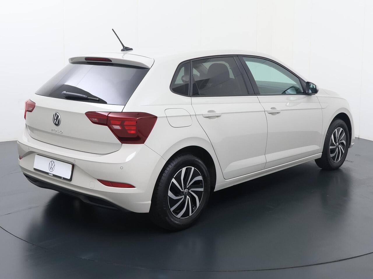 Volkswagen POLO 1.0 TSI Life | 95 PK | Trekhaak afneembaar | Navigatiesysteem | Parkeersensoren |