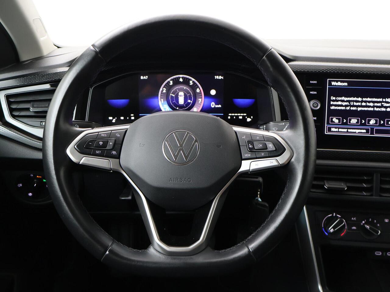 Volkswagen POLO 1.0 TSI Life | 95 PK | Trekhaak afneembaar | Navigatiesysteem | Parkeersensoren |