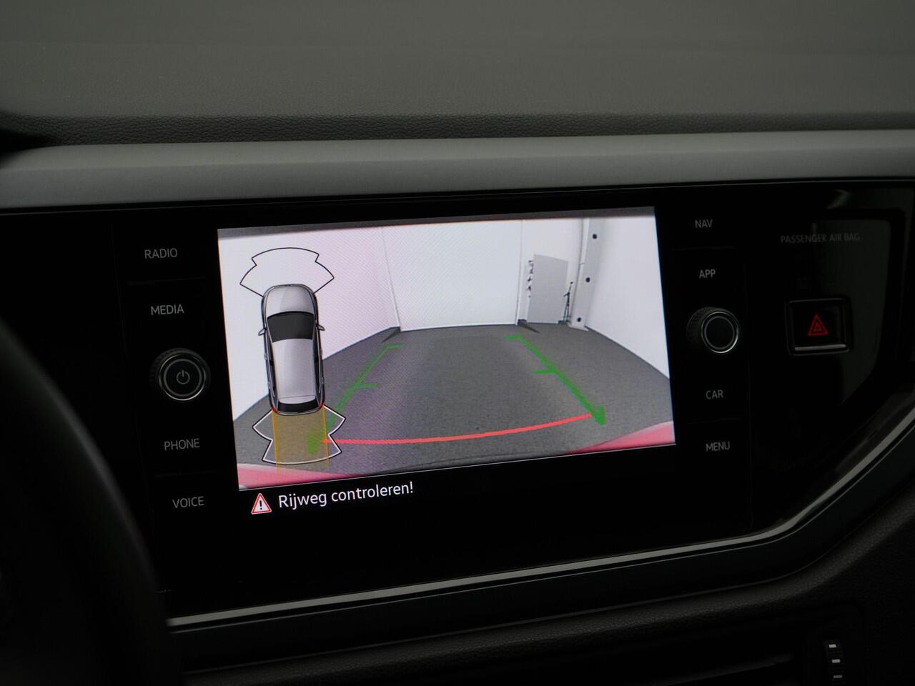 Volkswagen POLO 1.0 TSI 95 pk DSG R-Line Business | IQ Light | Stoelverwarming | Apple Carplay/Android Auto | Adaptive Cruise Control | 16 inch