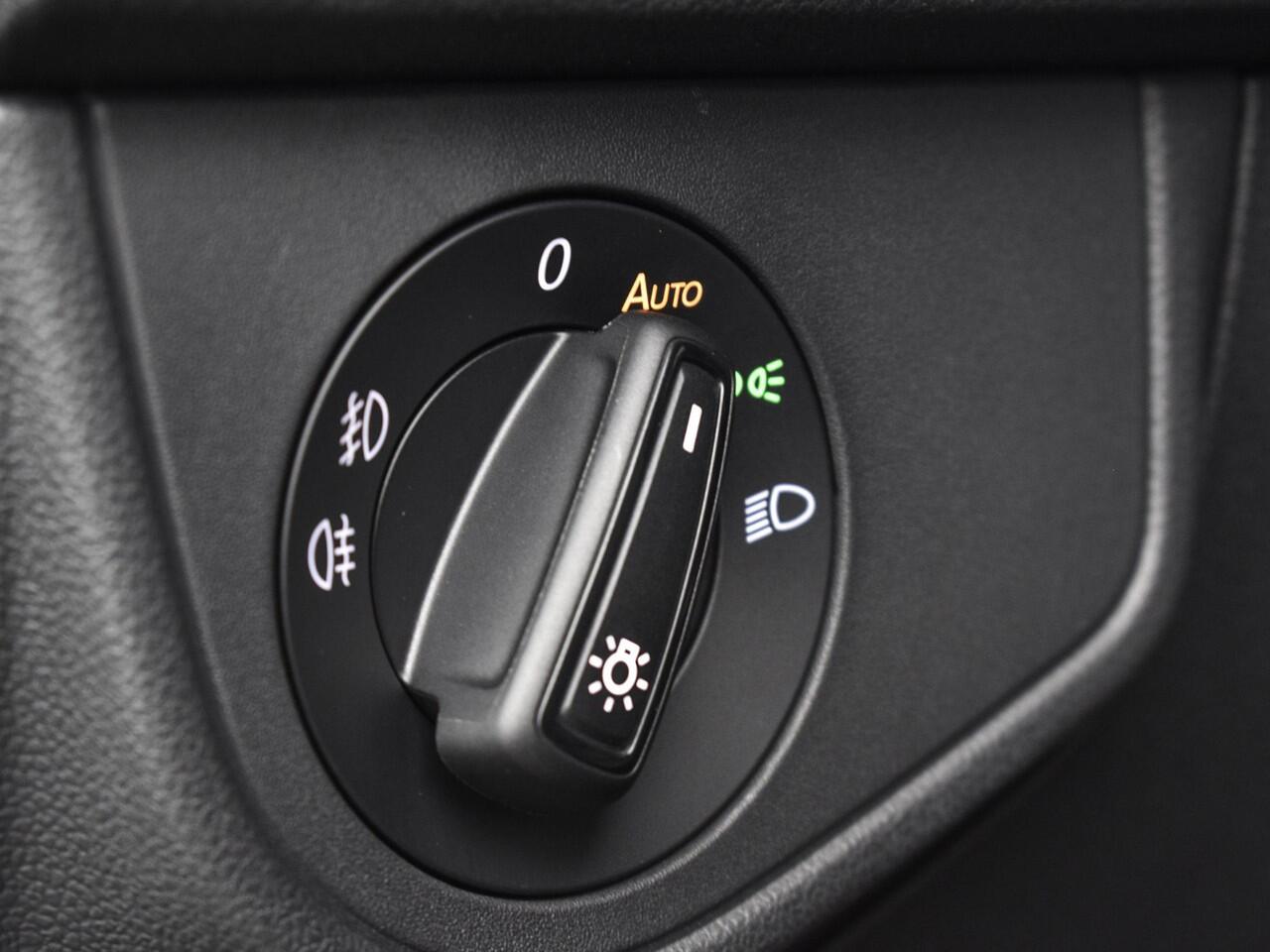 Volkswagen POLO 1.0 TSI 95pk R-Line · Apple/Android Car Play · P-Sensoren · Navi · IQ.light · Stoelverwarming · 16'' Inch ·