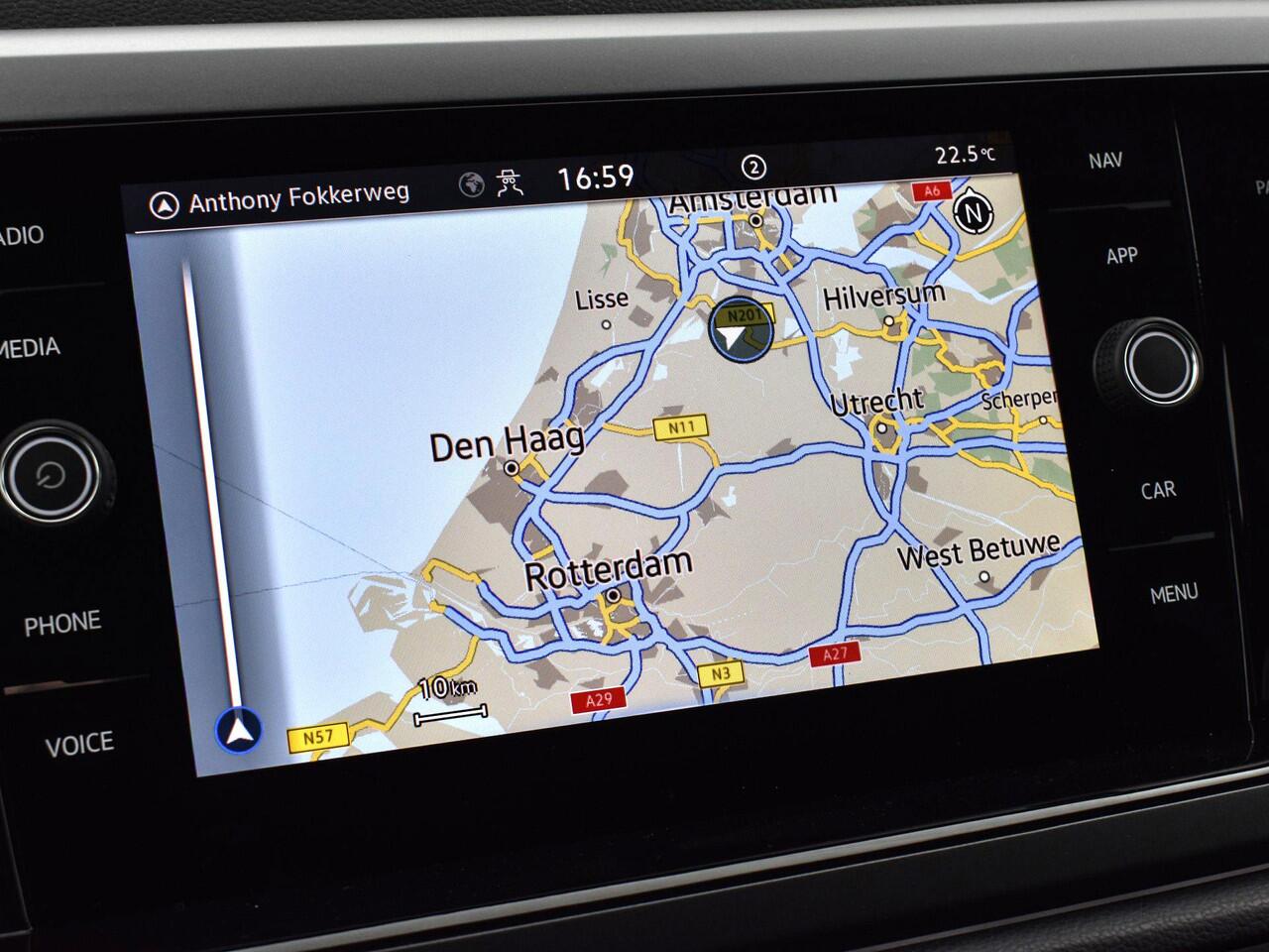 Volkswagen POLO 1.0 TSI 95pk R-Line · Apple/Android Car Play · P-Sensoren · Navi · IQ.light · Stoelverwarming · 16'' Inch ·