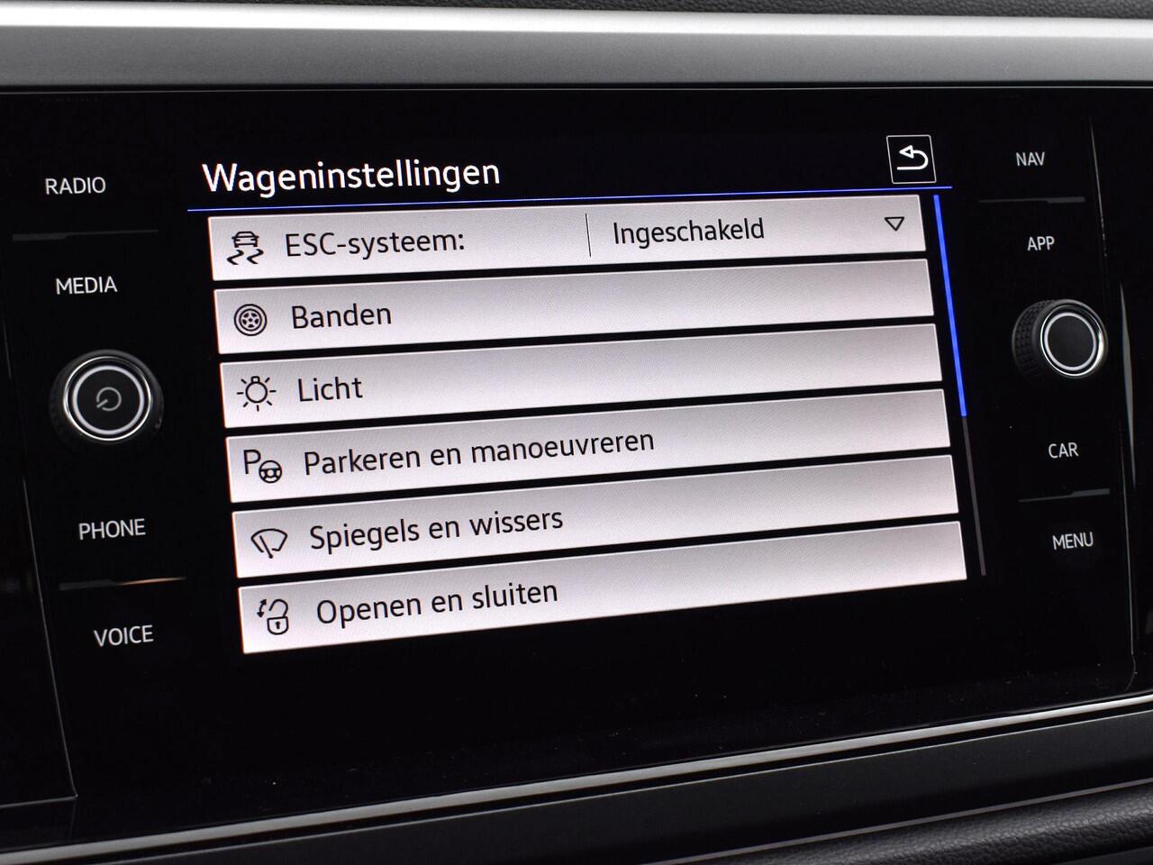 Volkswagen POLO 1.0 TSI 95pk R-Line · Apple/Android Car Play · P-Sensoren · Navi · IQ.light · Stoelverwarming · 16'' Inch ·