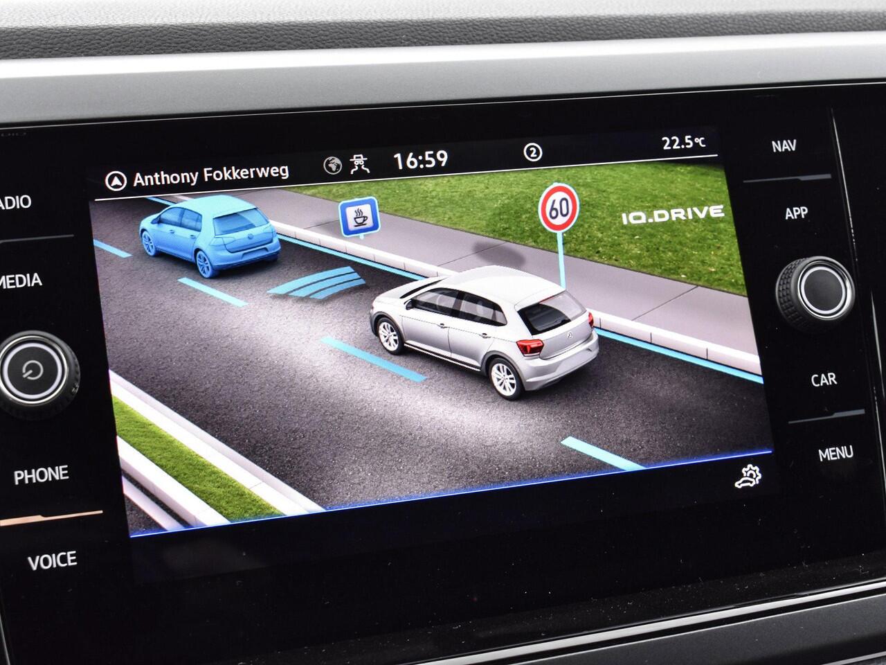 Volkswagen POLO 1.0 TSI 95pk R-Line · Apple/Android Car Play · P-Sensoren · Navi · IQ.light · Stoelverwarming · 16'' Inch ·