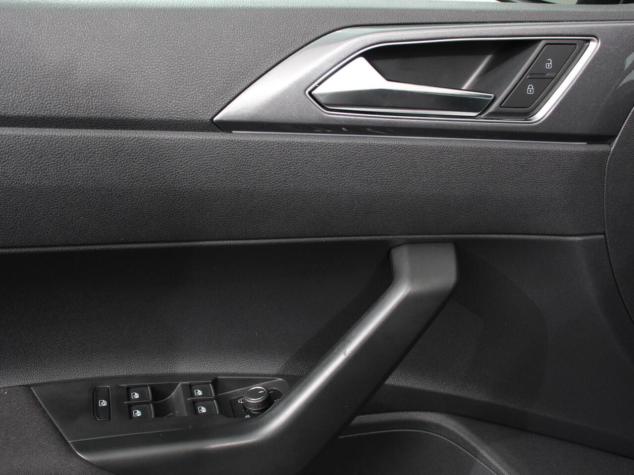 Volkswagen POLO 2.0 TSI GTI Automaat Navigatie Apple Carplay / Android Auto Adaptive Cruise Control Parkersensoren Park Assist Dodehoek Assistent Stoelverwarming Climate Control