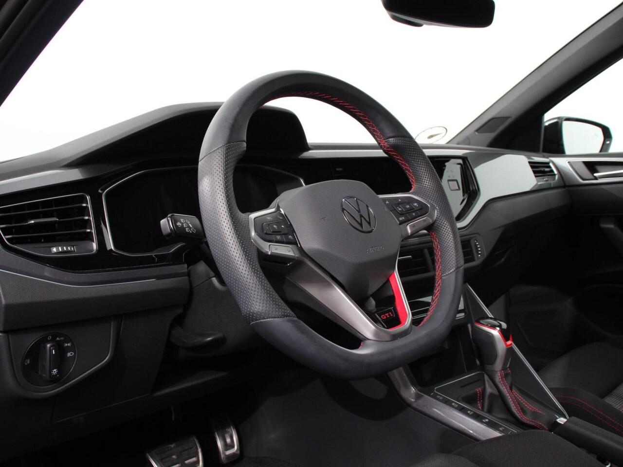 Volkswagen POLO 2.0 TSI GTI Automaat Navigatie Apple Carplay / Android Auto Adaptive Cruise Control Parkersensoren Park Assist Dodehoek Assistent Stoelverwarming Climate Control