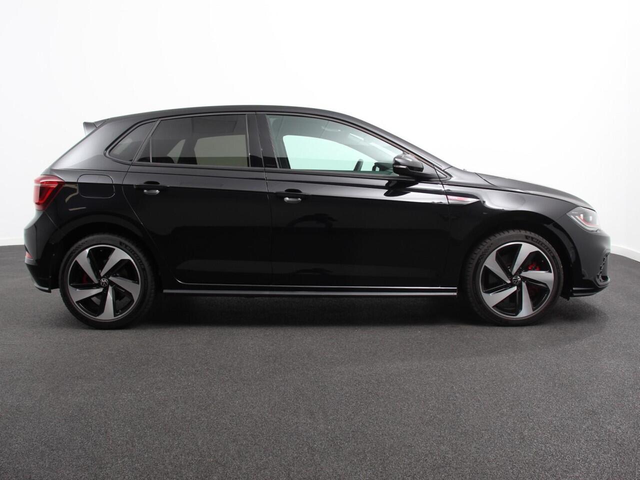 Volkswagen POLO 2.0 TSI GTI Automaat Navigatie Apple Carplay / Android Auto Adaptive Cruise Control Parkersensoren Park Assist Dodehoek Assistent Stoelverwarming Climate Control