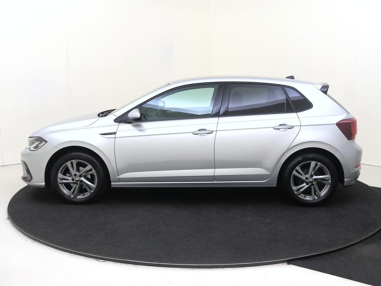 Volkswagen POLO 1.0 TSI R-Line | Digital cockpit Pro | Achteruitrijcamera | Climate control | Adaptieve cruise control | CarPlay | Elektrisch inklapbare buitenspiegels | Getint glas |