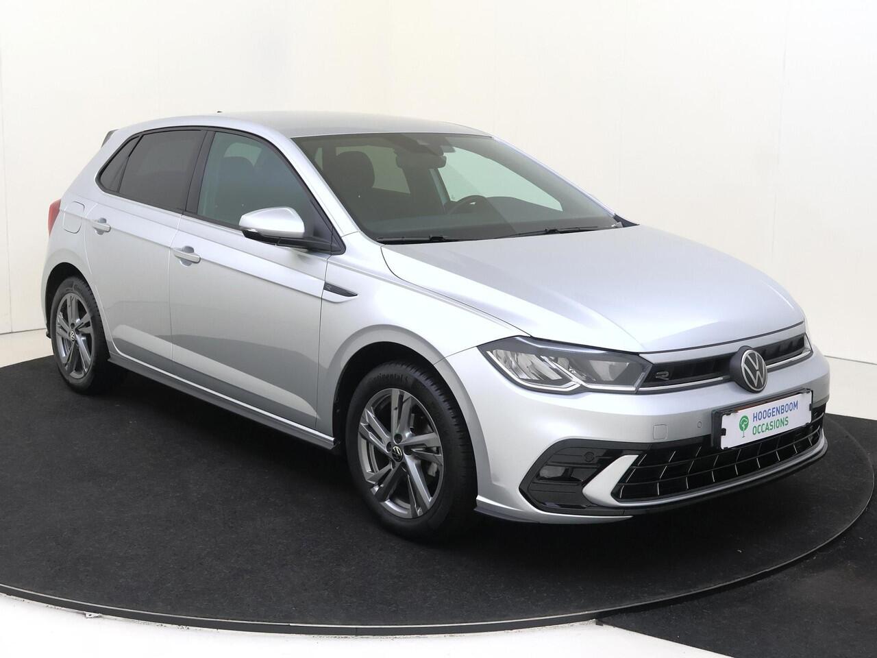 Volkswagen POLO 1.0 TSI R-Line | Digital cockpit Pro | Achteruitrijcamera | Climate control | Adaptieve cruise control | CarPlay | Elektrisch inklapbare buitenspiegels | Getint glas |