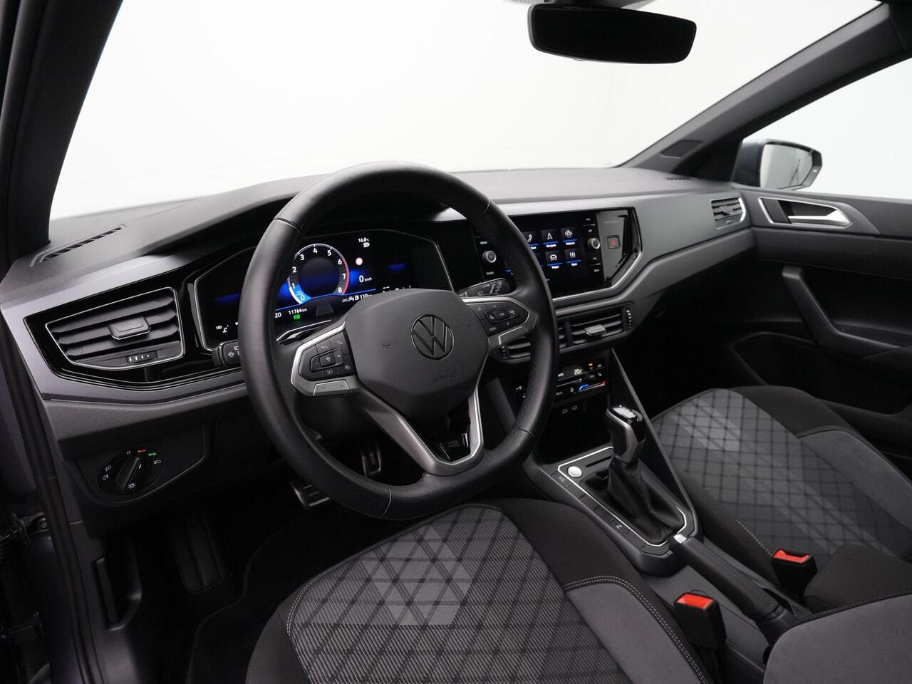 Volkswagen POLO 1.0 TSI 95 pk DSG R-Line | Panoramadak | IQ Light | Stoelverwarming | Achteruitrijcamera | Navigatie | Adaptive Cruise