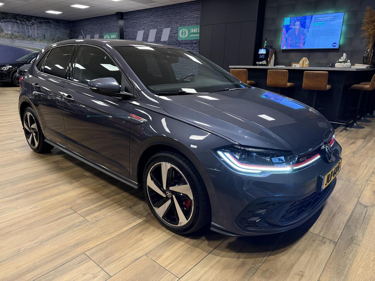 Volkswagen POLO 2.0 TSI GTI |CarPlay|Stoelverwarming|17" Inch lichmetaal|Sperdifferentieel (XDS)