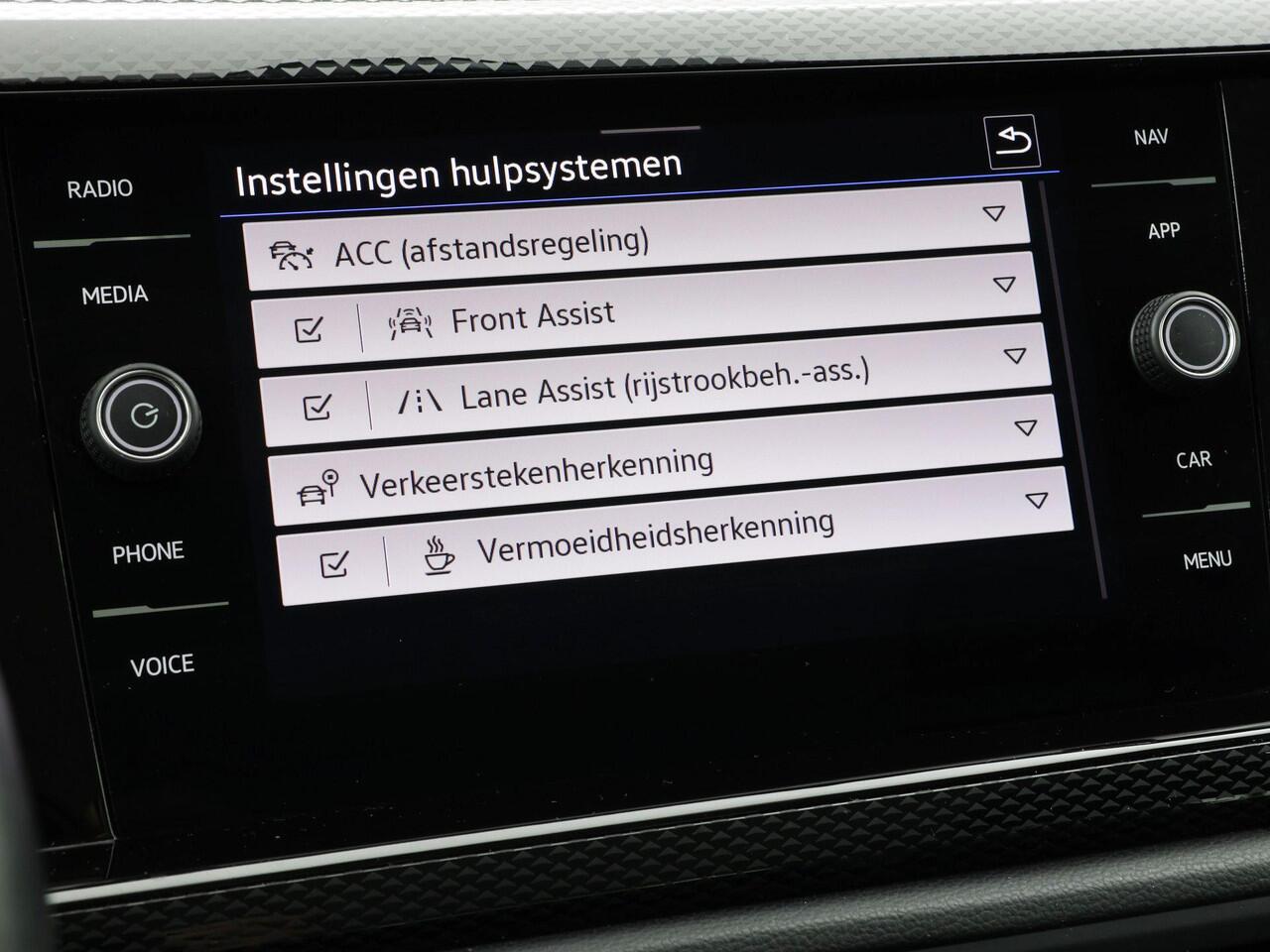 Volkswagen POLO 1.0 TSI 95pk DSG Life Business · Apple/Android Car Play · Navigatie · Stoelverwarming · Alarm · 15'' Inch · Garantie t/m 12-01-2028 of 100.000km