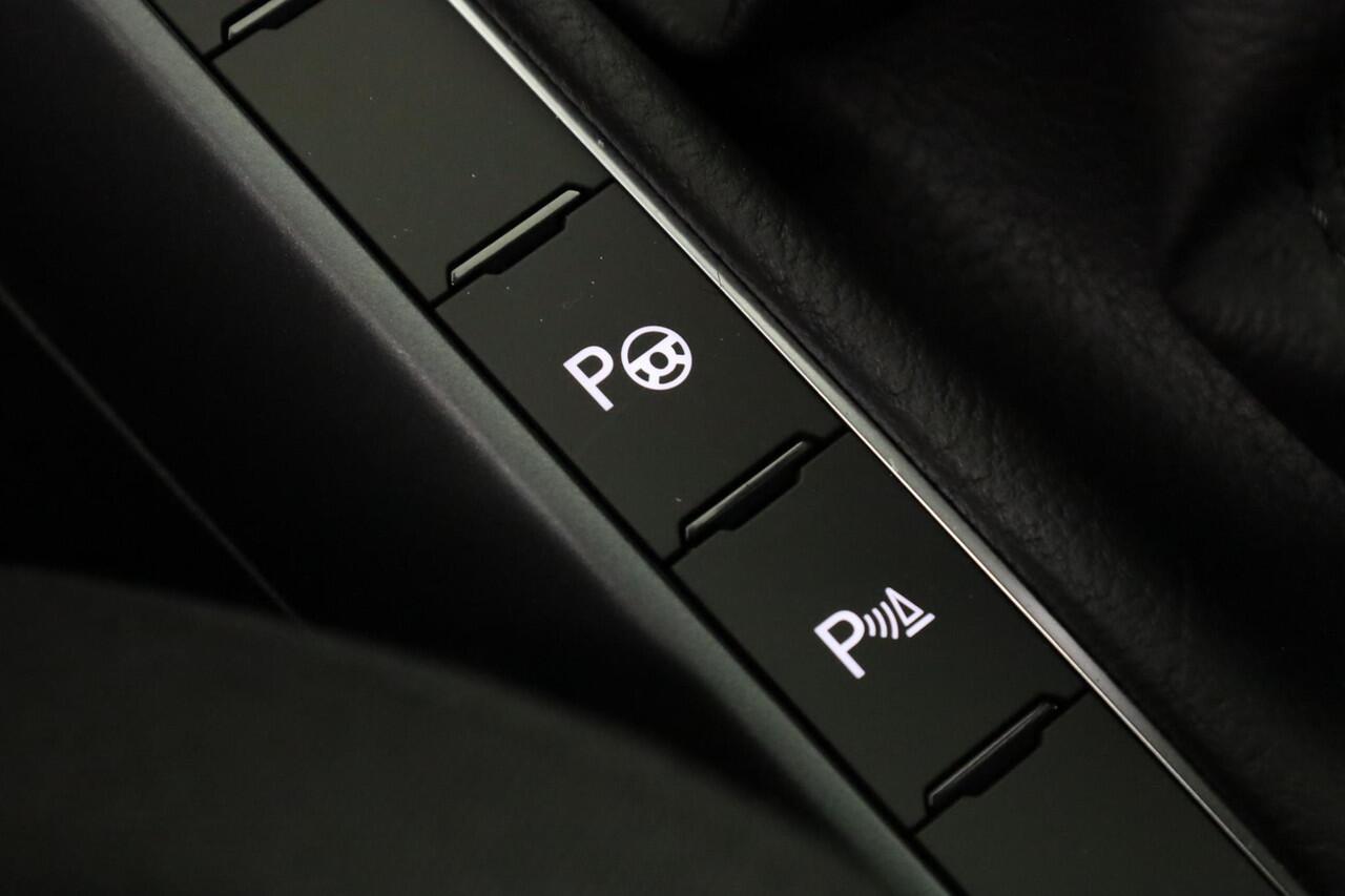 Volkswagen POLO R-Line Edition 1.0 TSI 70 kW / 95 pk DSG | IQ Light | Camera | Stoelverwarming | Navigatie