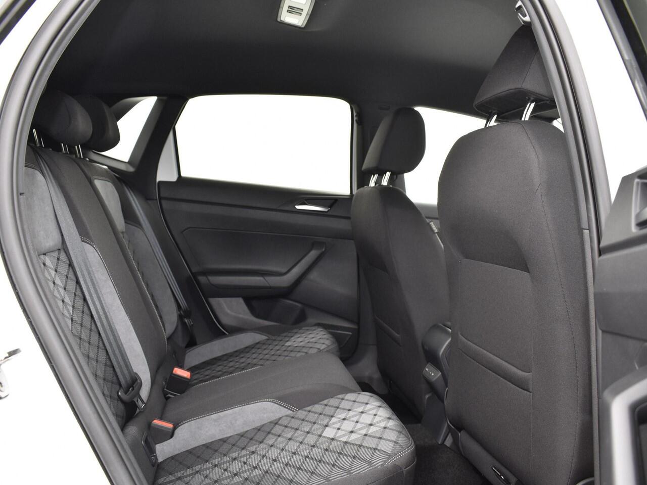 Volkswagen POLO R-Line Edition 1.0 TSI 70 kW / 95 PK Hatchback 7 Versn. DSG | Voorraad Actie | Prijs is inclusief EU 2000,- inruilpremie | Speciaal ingekocht