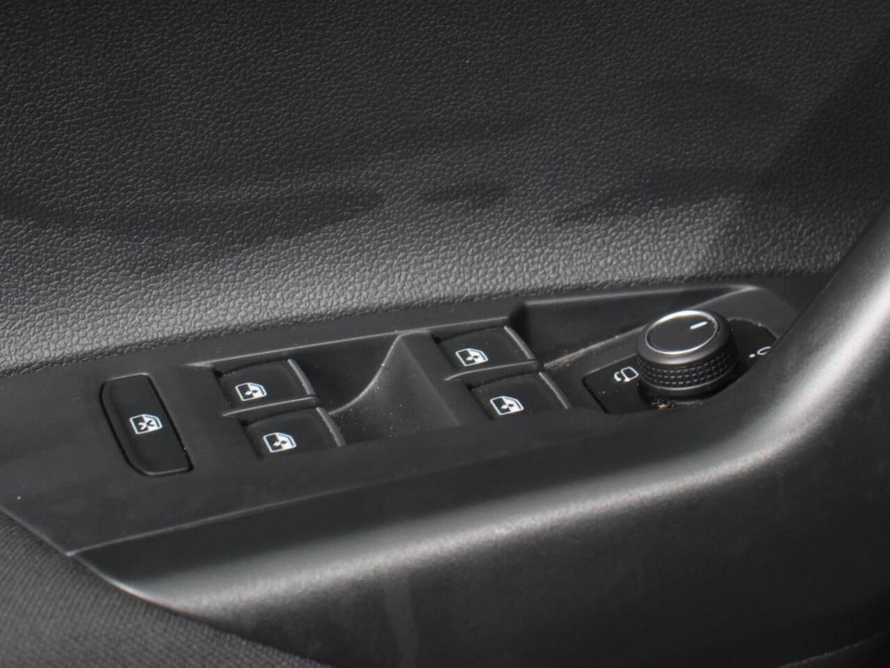 Volkswagen POLO 1.0 TSI Move DSG | Navigatie | Apple Carplay/Android Auto | Airco | Digitale Cockpit | Adaptive Cruise Control | Lichtmetalen Velgen | Parkeer sensoren V+A | Stoelverwarming