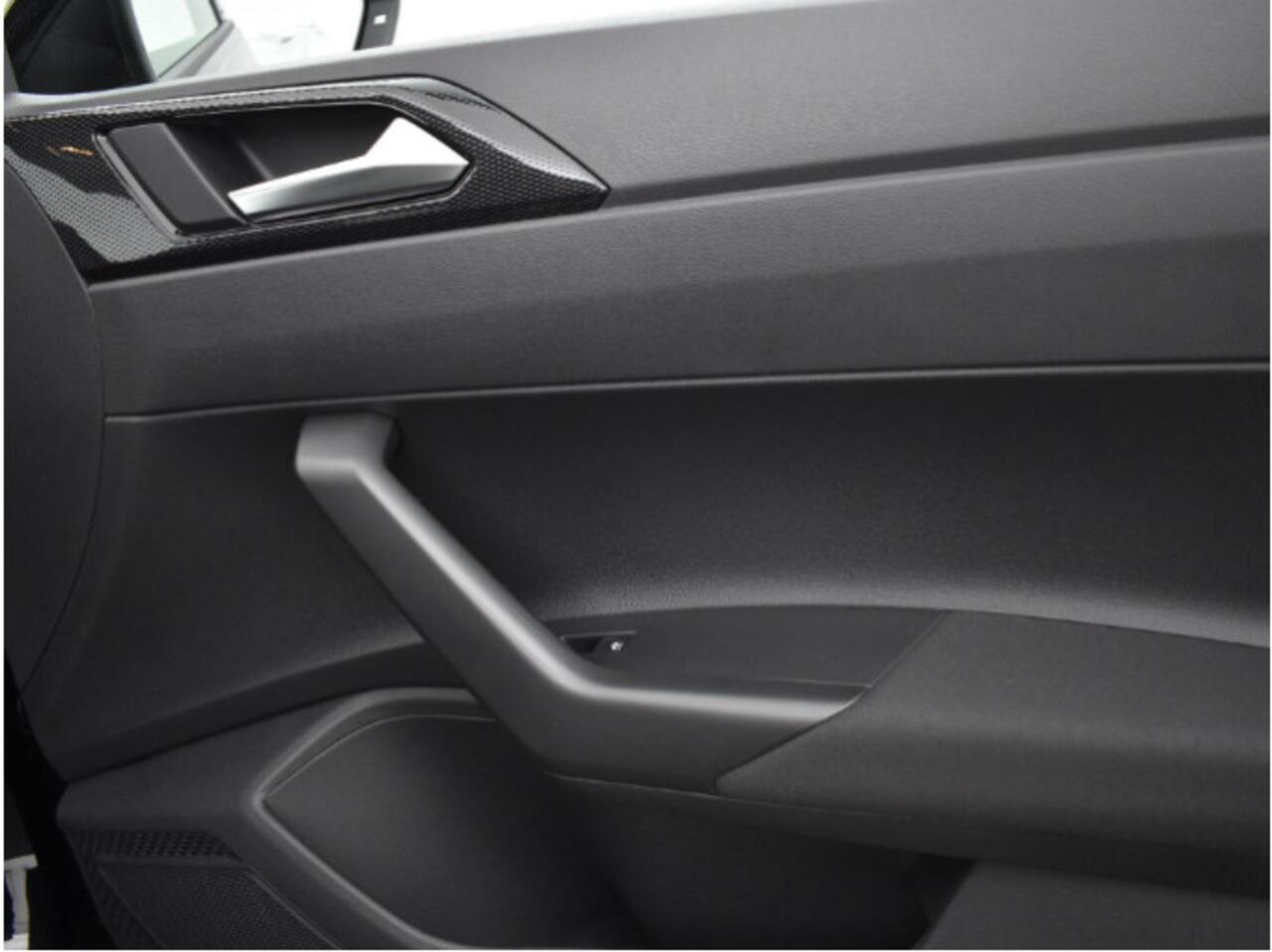 Volkswagen POLO Life Edition 1.0 TSI 95 pk 5 versn. Hand · Achteruitrijcamera · regensensor ·