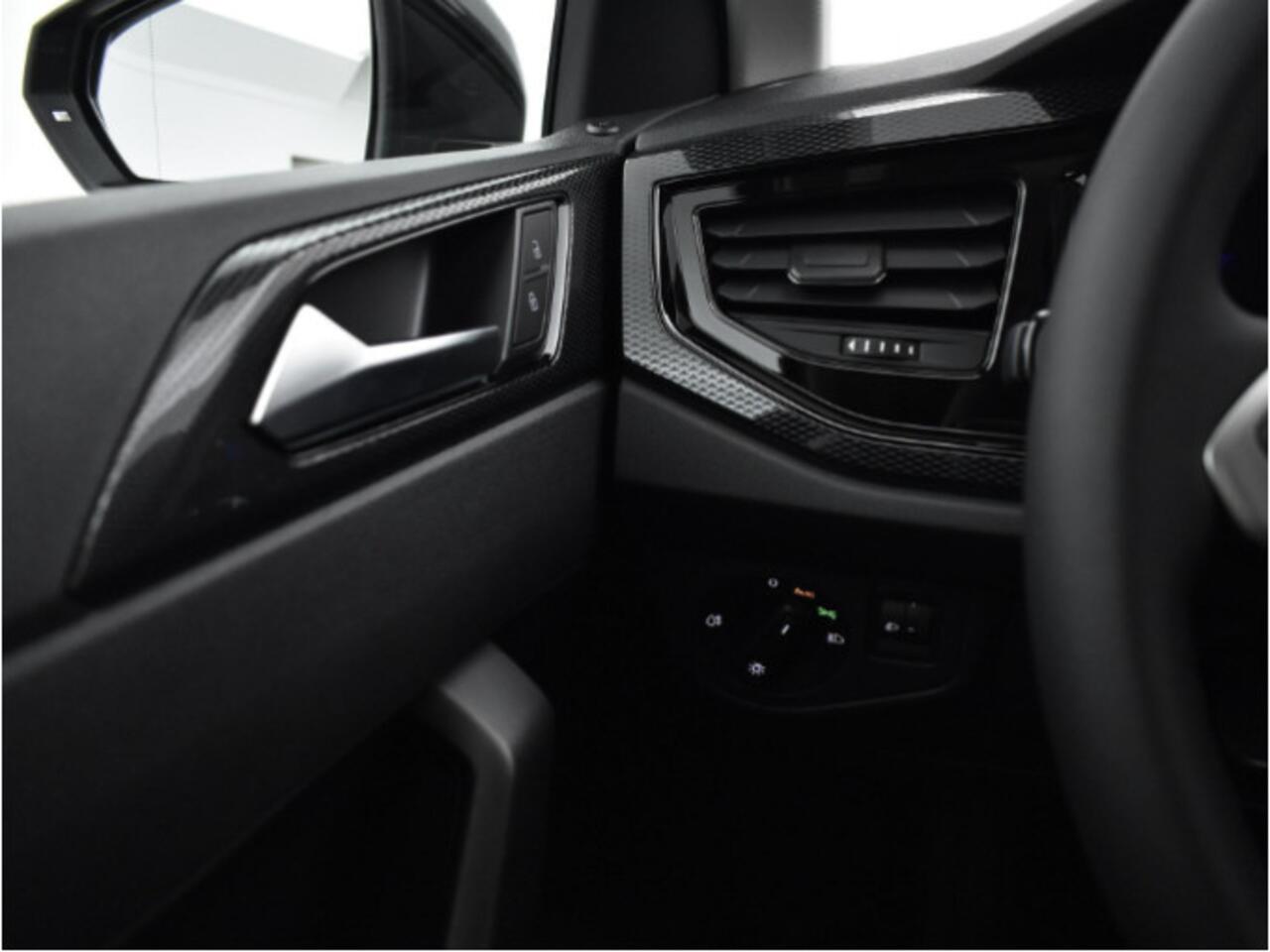 Volkswagen POLO Life Edition 1.0 TSI 95 pk 5 versn. Hand · Achteruitrijcamera · regensensor ·