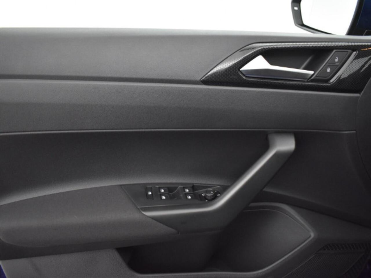 Volkswagen POLO Life Edition 1.0 TSI 95 pk 5 versn. Hand · Achteruitrijcamera · Regensensor ·