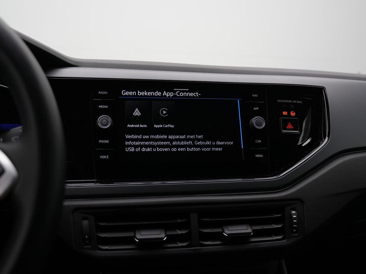 Volkswagen POLO 1.0 TSI 95 pk DSG R-Line | Panoramadak | IQ Light | Achteruitrijcamera | Navigatie | Stoelverwarming