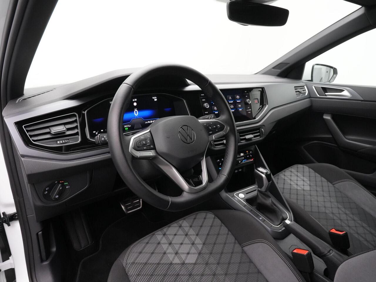 Volkswagen POLO 1.0 TSI 95 pk DSG R-Line | Panoramadak | IQ Light | Achteruitrijcamera | Stoelverwarming | Adaptive Cruise | Navigatie