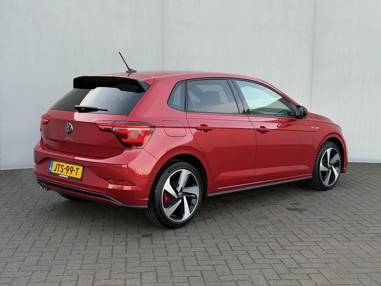 Volkswagen POLO 2.0 TSI GTI 207 PK DSG / Adaptief Onderstel DCC / Adaptive Cruise / Navigatie / Virtual Cockpit / Sportstoelen / Apple Carplay & Android / Stoelverwarming / 1.200 kg trekgewicht / Dodehoek Detectie / Park Assistent /