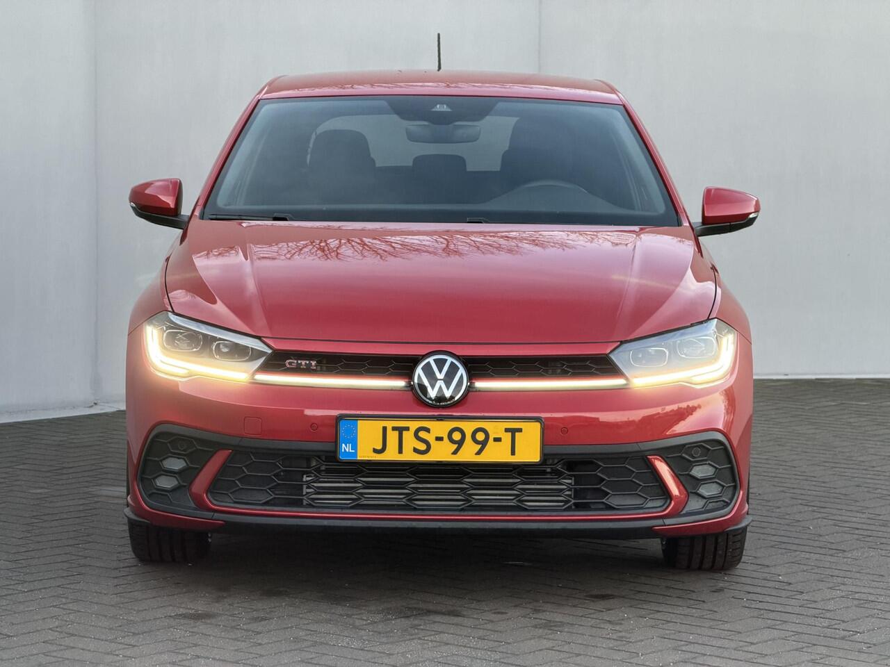 Volkswagen POLO 2.0 TSI GTI 207 PK DSG / Adaptief Onderstel DCC / Adaptive Cruise / Navigatie / Virtual Cockpit / Sportstoelen / Apple Carplay & Android / Stoelverwarming / 1.200 kg trekgewicht / Dodehoek Detectie / Park Assistent /