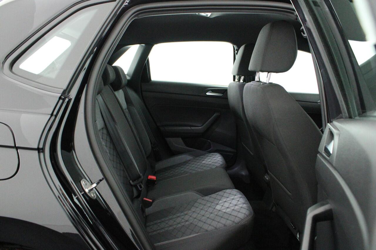 Volkswagen POLO 1.0 TSI 95pk DSG R-Line Camera Stoelverwarming Virtual Cockpit Navigatie