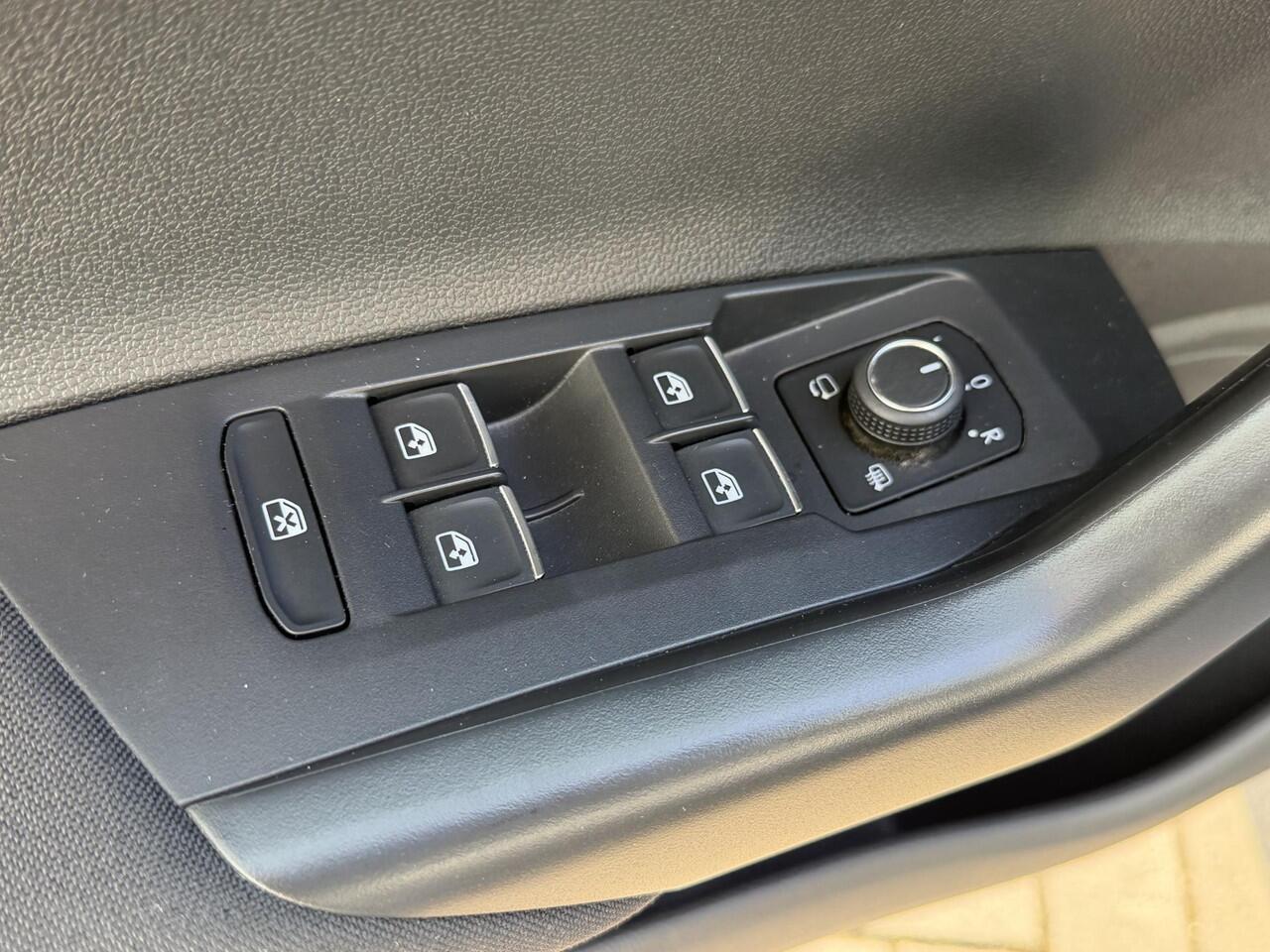 Volkswagen POLO 1.0 TSI Life Business | Automaat | IQ Light | Stoelverwarming | Navigatie | Camera | alcantara