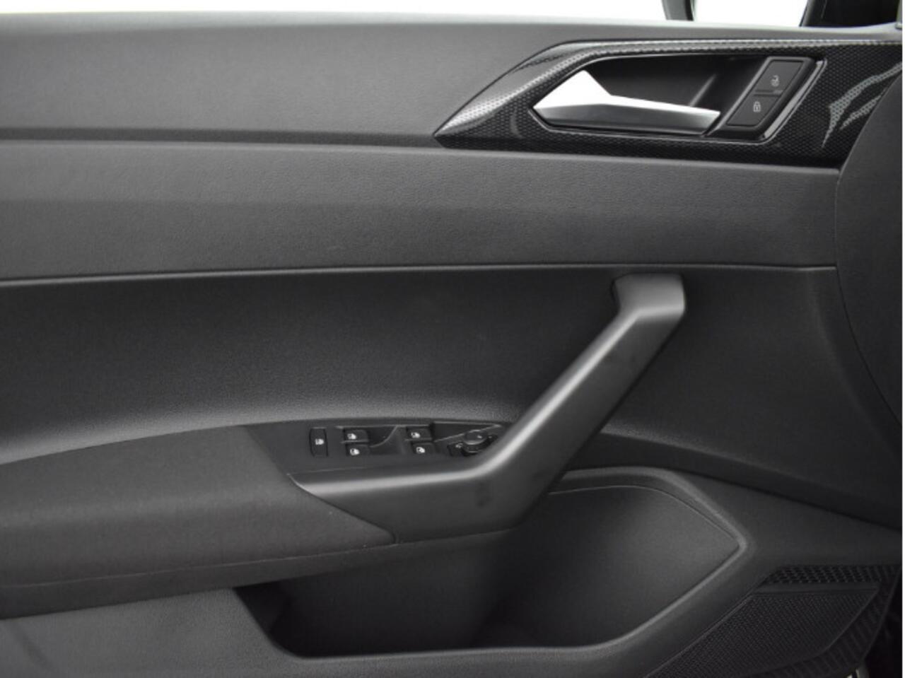 Volkswagen POLO Life Edition 1.0 TSI 95 pk 5 versn. Hand · Achteruitrijcamera · Parkeersensor achter · Velgen 'essex', 15 inch lichtmetaal · Voorraad OUTLET · Prijs is inclusief inruilpremie ·