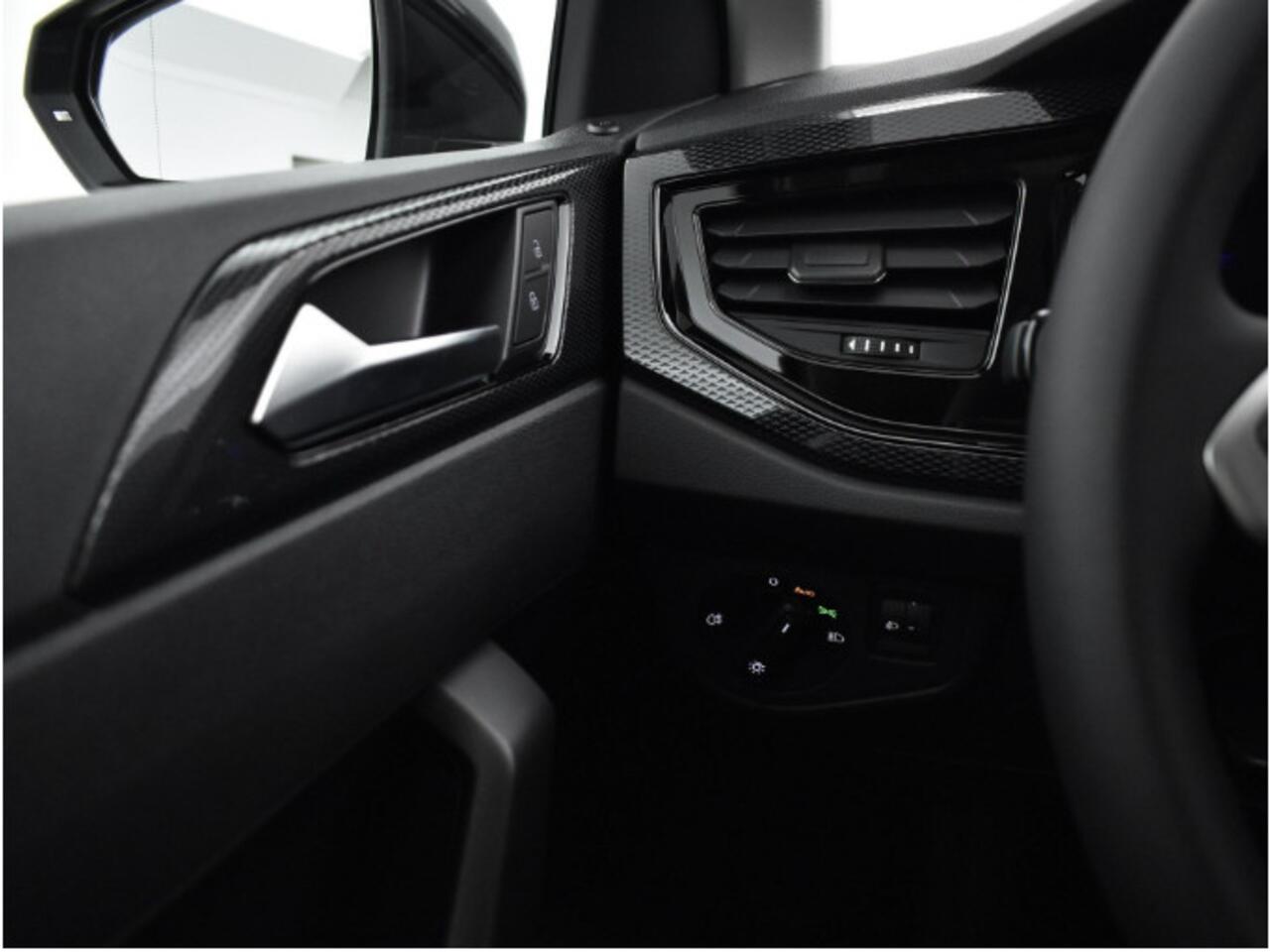 Volkswagen POLO Life Edition 1.0 TSI 95 pk 5 versn. Hand · Achteruitrijcamera · Parkeersensor achter · Velgen 'essex', 15 inch lichtmetaal · Voorraad OUTLET · Prijs is inclusief inruilpremie ·