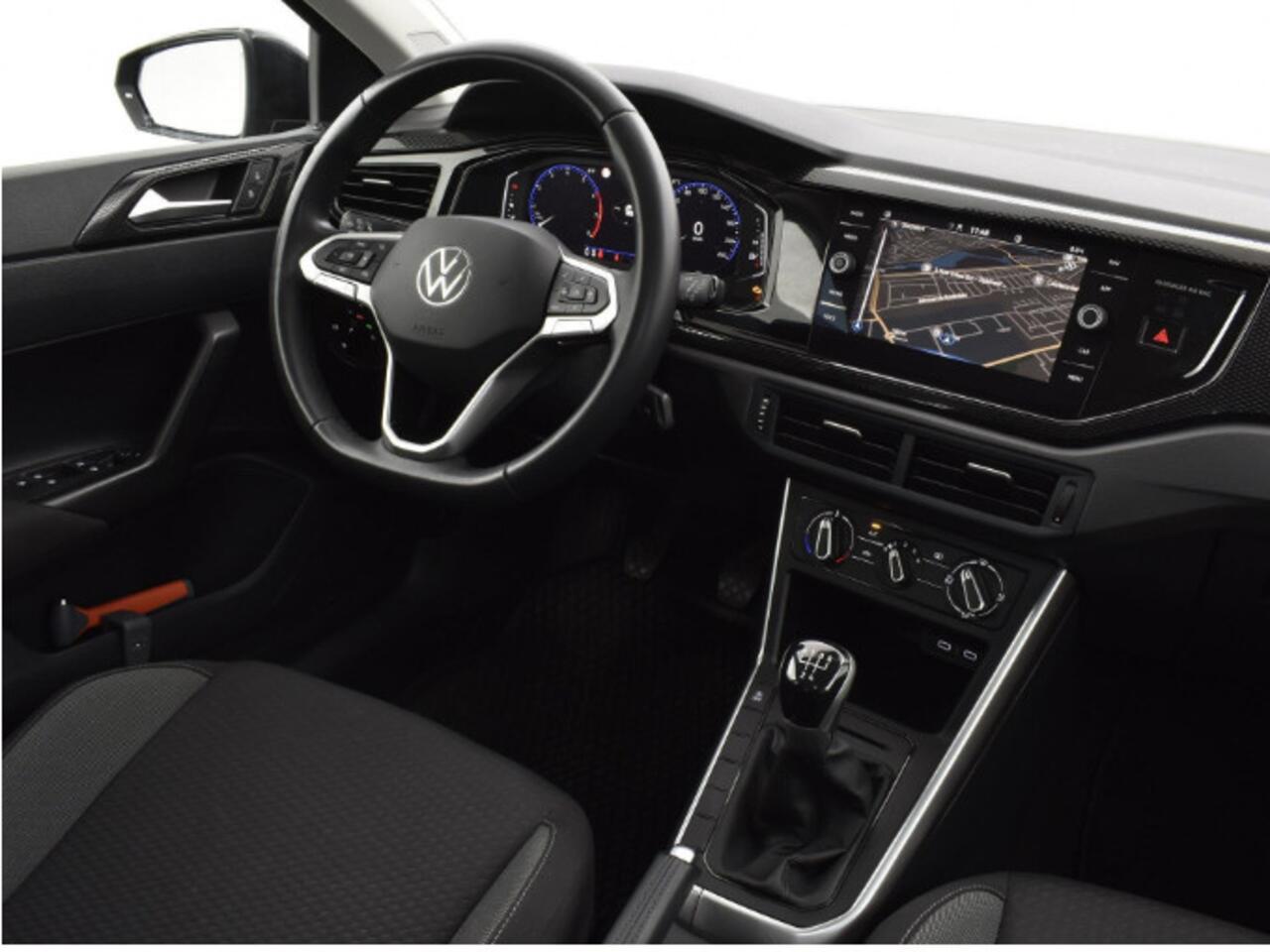 Volkswagen POLO Life Edition 1.0 TSI 95 pk 5 versn. Hand · Achteruitrijcamera · Parkeersensor achter · Velgen 'essex', 15 inch lichtmetaal · Voorraad OUTLET · Prijs is inclusief inruilpremie ·