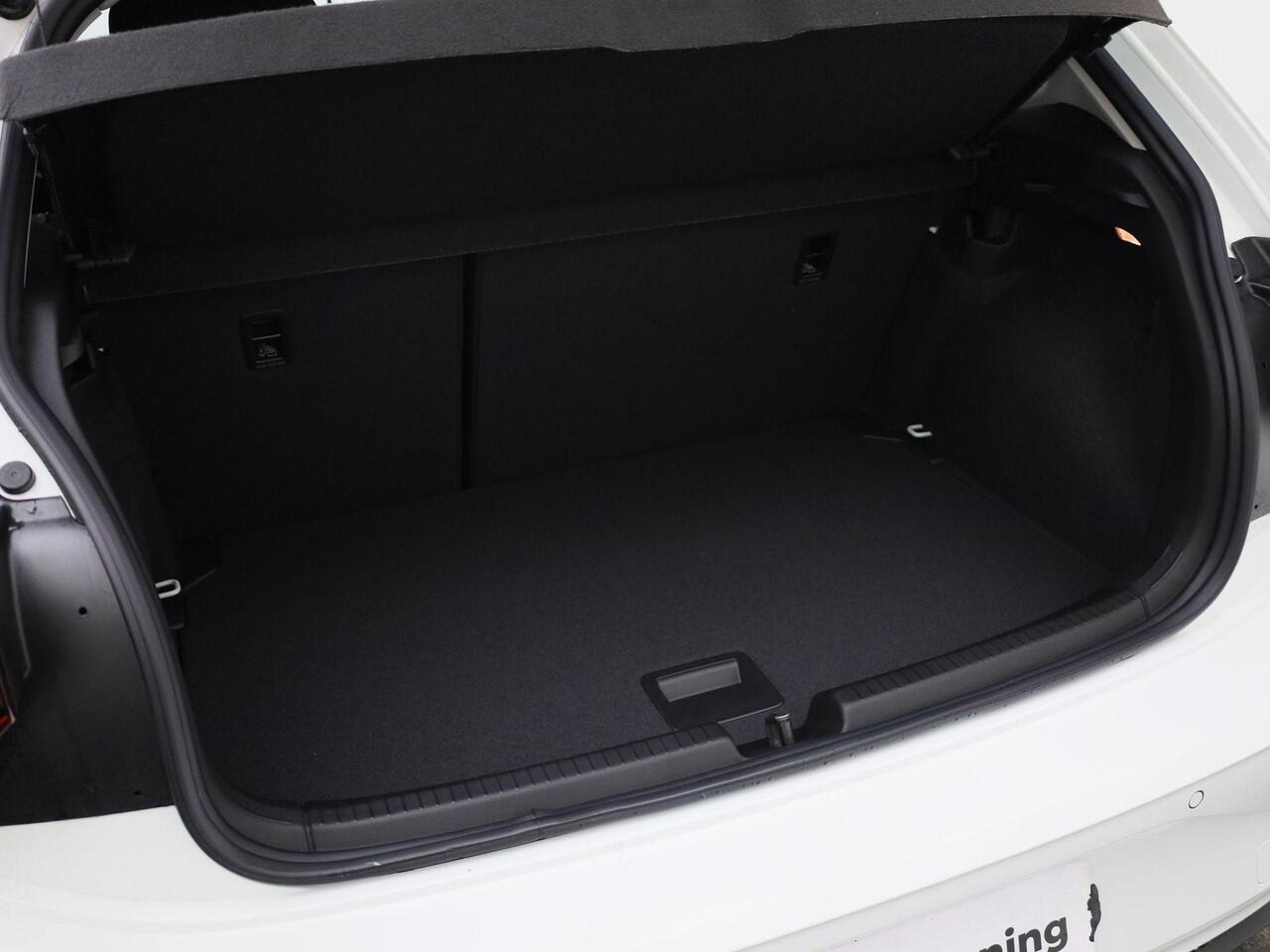 Volkswagen POLO Life Edition 1.0 TSI 95 pk 5 versn. Hand · Achteruitrijcamera · Voorraad OUTLET · Prijs is inclusief inruilpremie ·