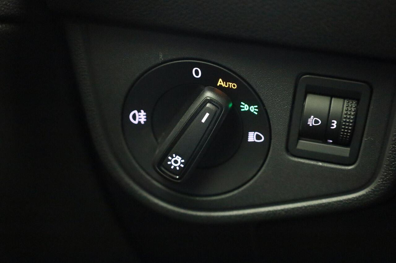 Volkswagen POLO Life Edition 1.0 TSI 95 pk 5 versn. Hand · Achteruitrijcamera · regensensor · Voorraad OUTLET · Prijs is inclusief inruilpremie ·