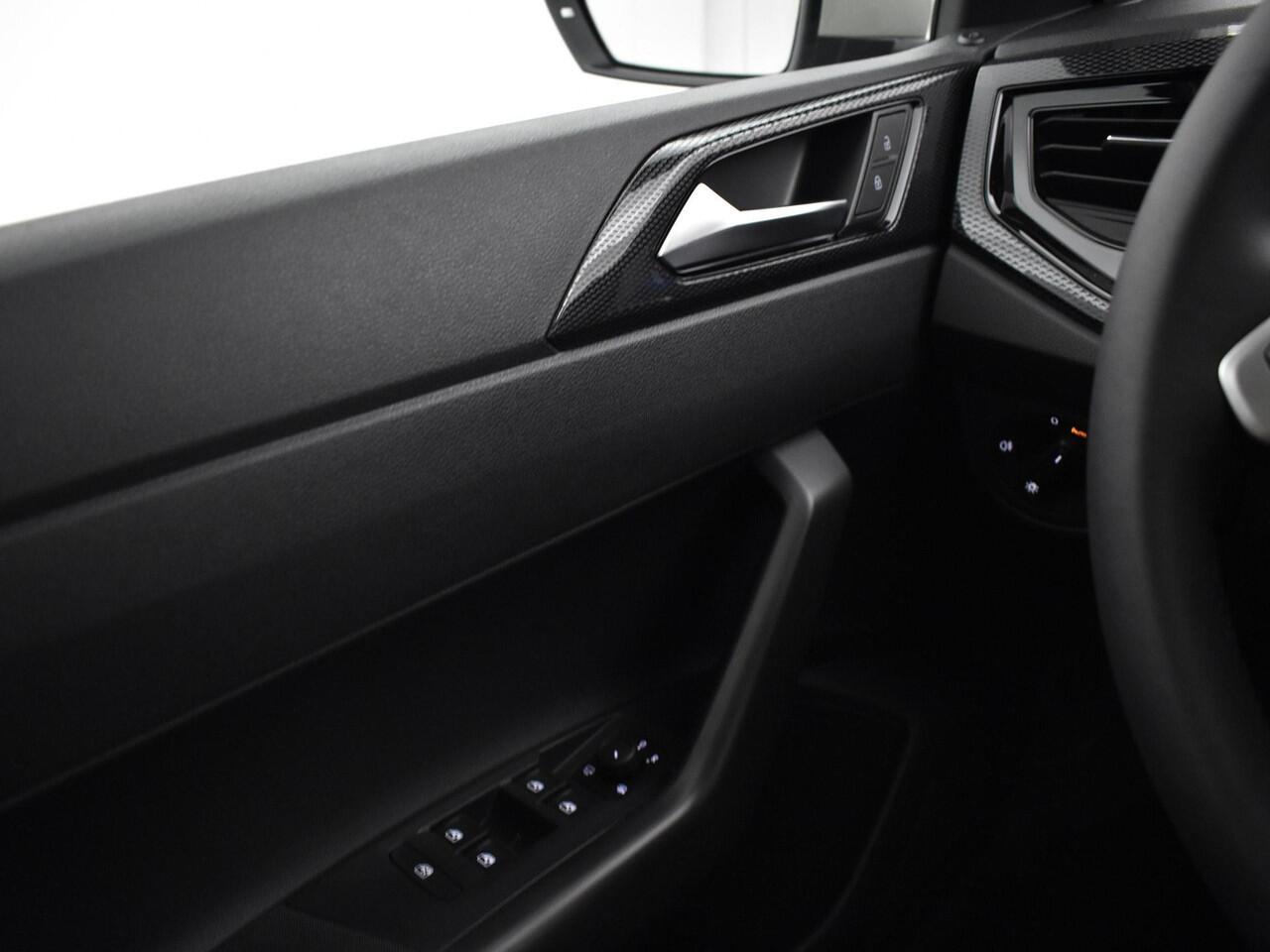 Volkswagen POLO Life Edition 1.0 TSI 95 pk 5 versn. Hand · Airconditioning automatisch, 2-zone (climatronic) ·