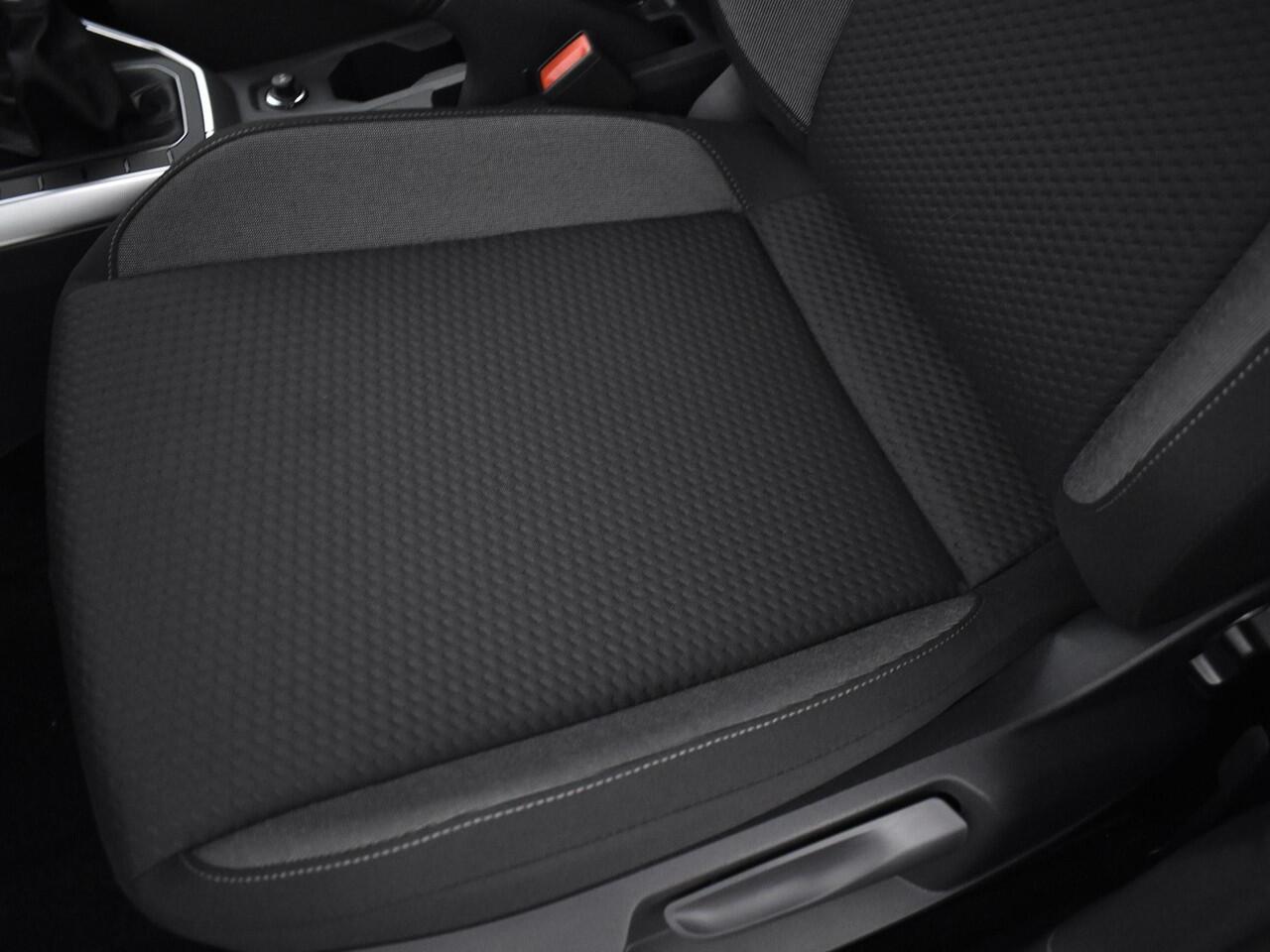 Volkswagen POLO Life Edition 1.0 TSI 95 pk 5 versn. Hand · Airconditioning automatisch, 2-zone (climatronic) ·