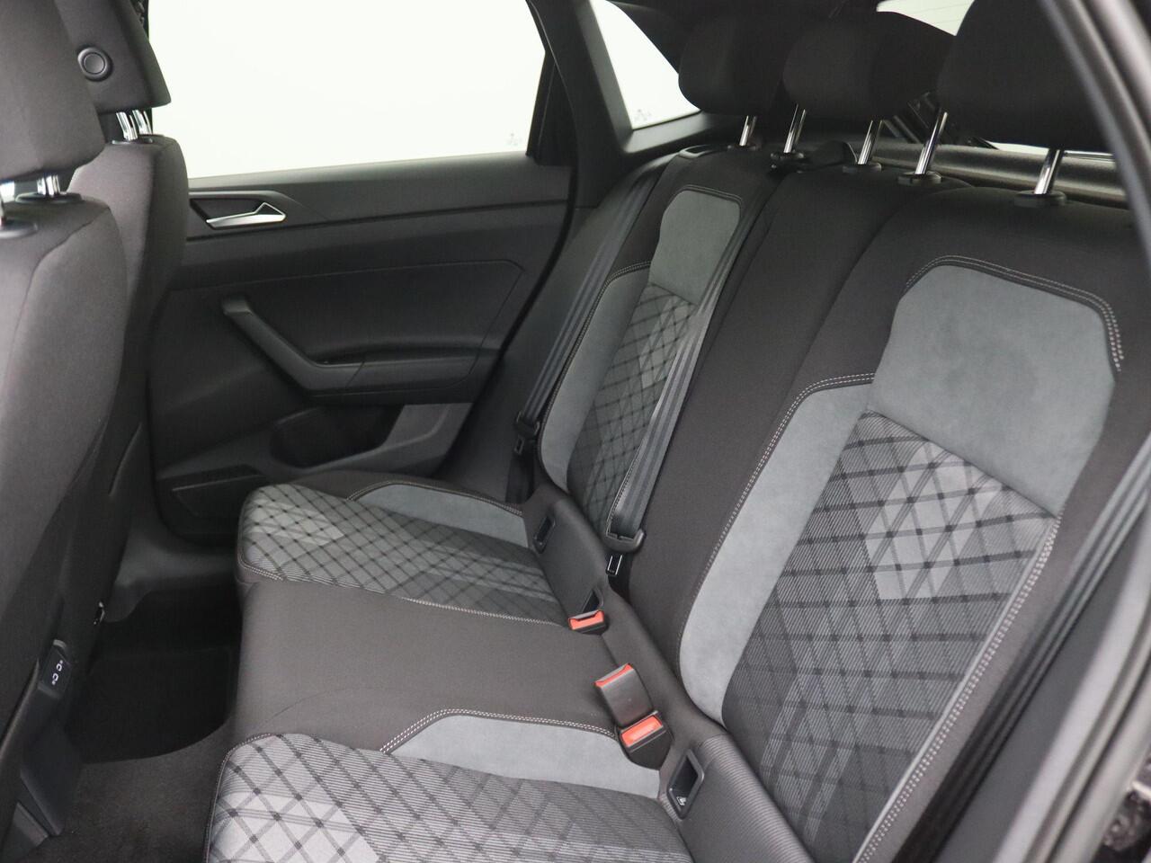 Volkswagen POLO 1.0 TSI R-Line Edition 95PK DSG Pano-Schuifdak, Keyless, Side Assist, Adaptieve Cruise Control, Achteruitrijcamera, 17" LM Velgen, Navi via Apple Carplay/Android Auto