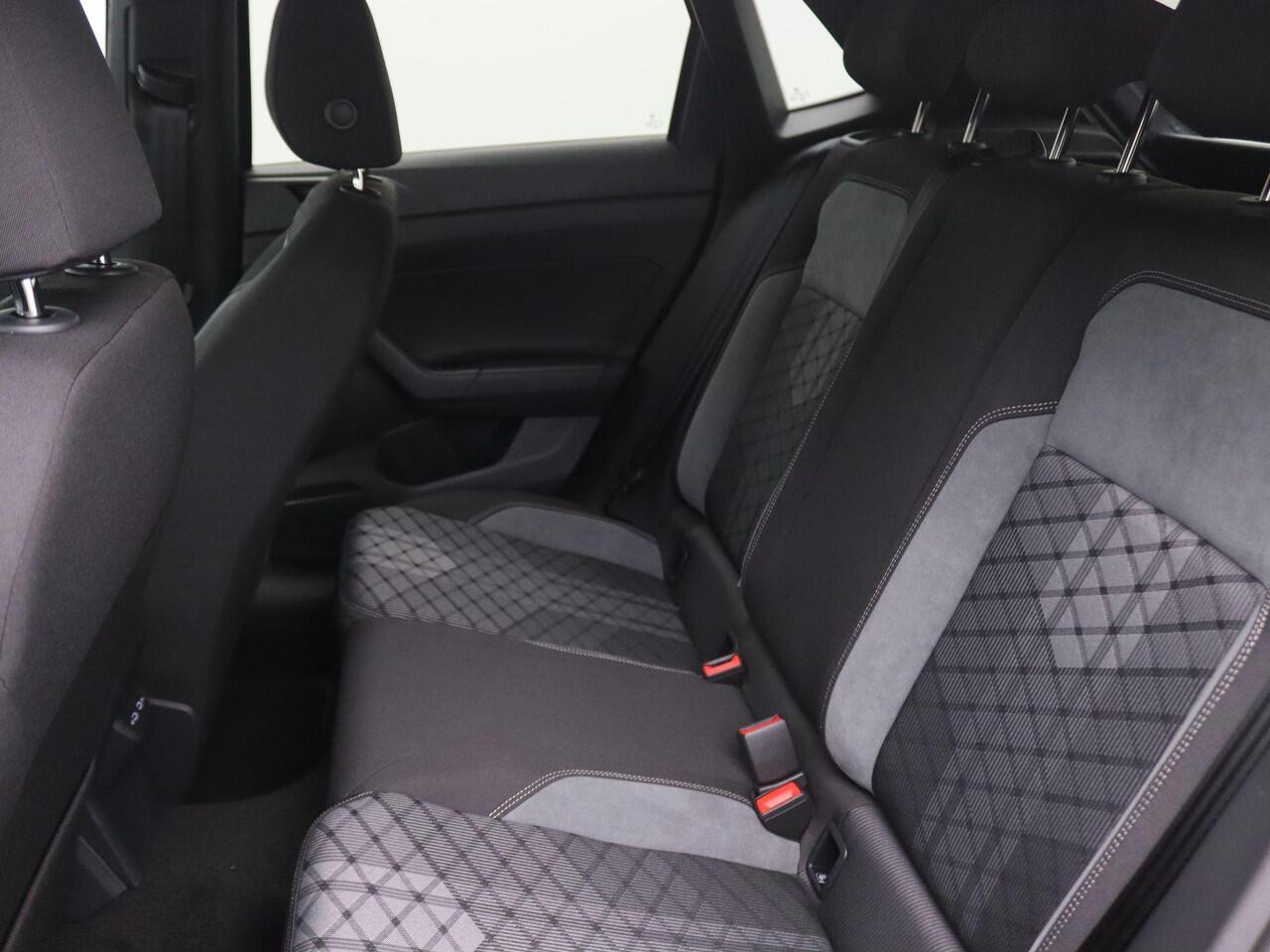 Volkswagen POLO 1.0 TSI R-Line Edition 95PK DSG Pano-Schuifdak, Keyless, Matrix LED-Verlichting, Side Assist, Adaptieve Cruise Control, Achteruitrijcamera, 17" LM Velgen, Navi via Apple Carplay/Android Auto