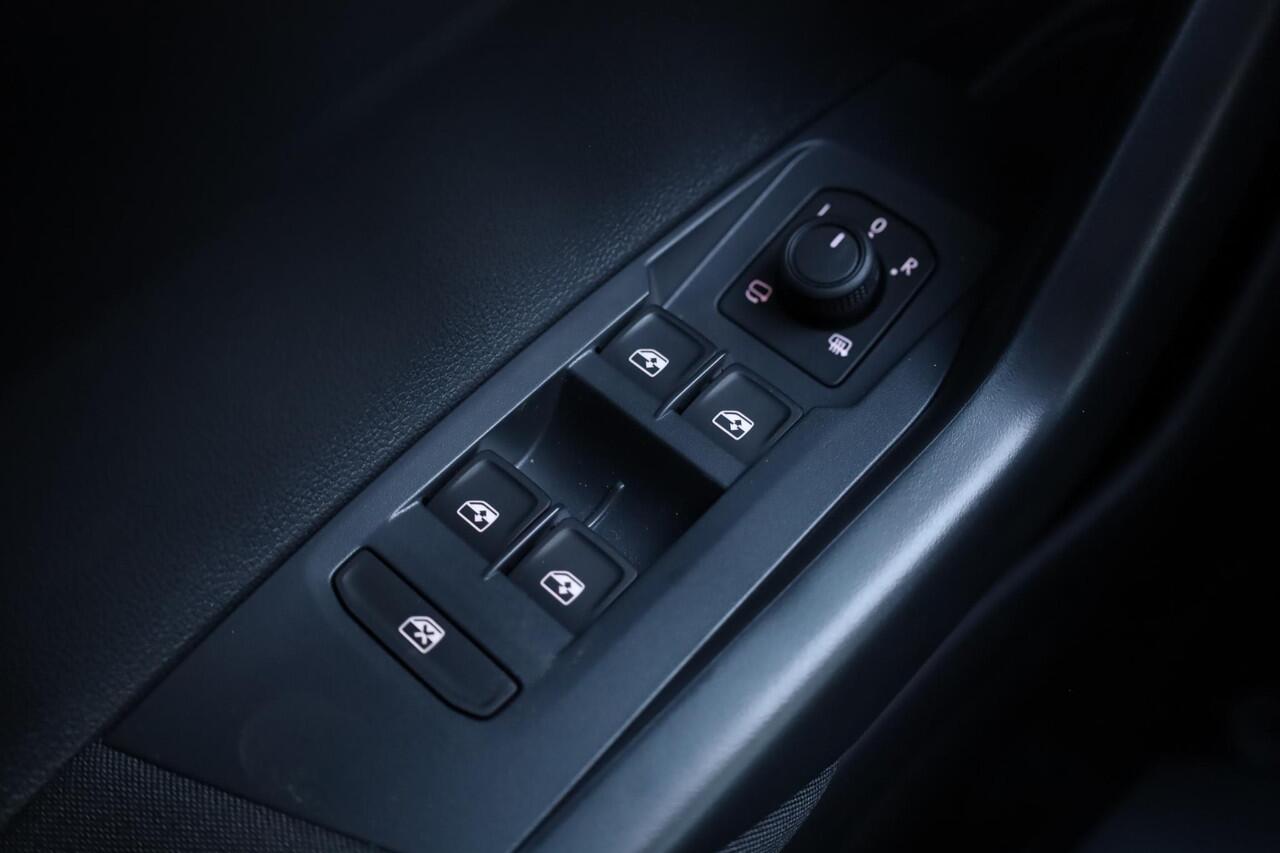 Volkswagen POLO 1.0 TSI Life Edition 95PK / 70kW DSG, Demonstratie voertuig (beschikbaar per 1 september 2026), keyless start & entry, achteruitrijcamera (rear view), parkeersensoren voor en achter (pdc), elektrisch verstel-, verwarm- en inklapbare buitenspiegels, LED-ko