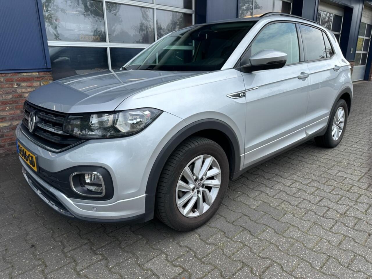 Volkswagen T-Cross 1.0 TSI LIFE. R-LINE. TREKHAAK. CAMERA. AUTOMAAT. ALL.IN.