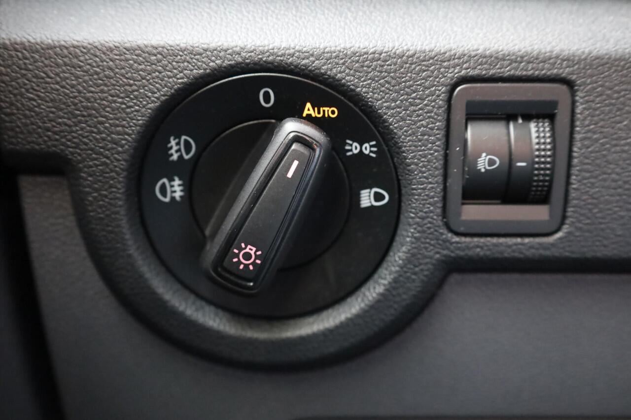 Volkswagen T-Cross 1.0 TSI Life 95PK / 70kW, NL auto 1e eigenaar dealeronderhouden, adaptieve cruise control (acc), elektrisch verstel-, verwarm- en inklapbare buitenspiegels (spiegel pakket), 16" 'Rochester' LMV, licht en regensensor, parkeersensoren voor en achter (pdc), 