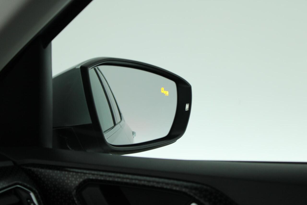 Volkswagen T-Cross 1.0 TSI Style Trekhaak Camera Keyless Virtual Cockpit Navigatie Adaptive Cruise