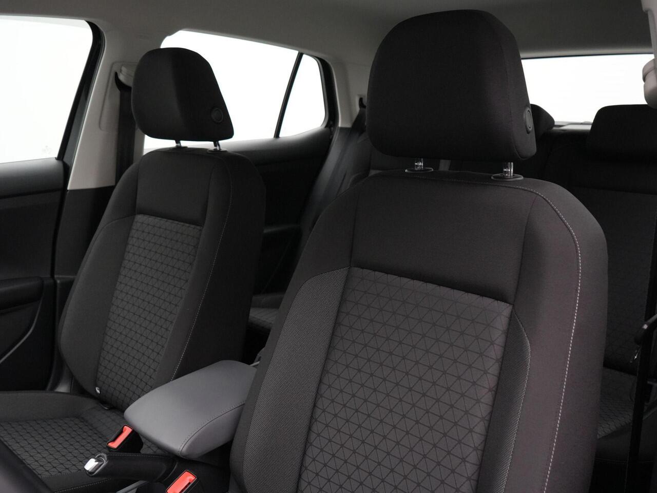 Volkswagen T-Cross 1.0 TSI 95 pk Life | Stoelverwarming | Navigatie Apple Carplay/Android Auto | Parkeersensoren voor/achter | Adaptive Cruise