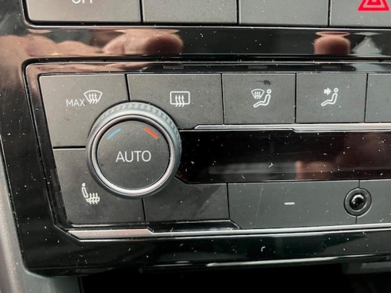 Volkswagen T-Cross 1.0 TSI DSG R line - camera - stoelverwarming - LED