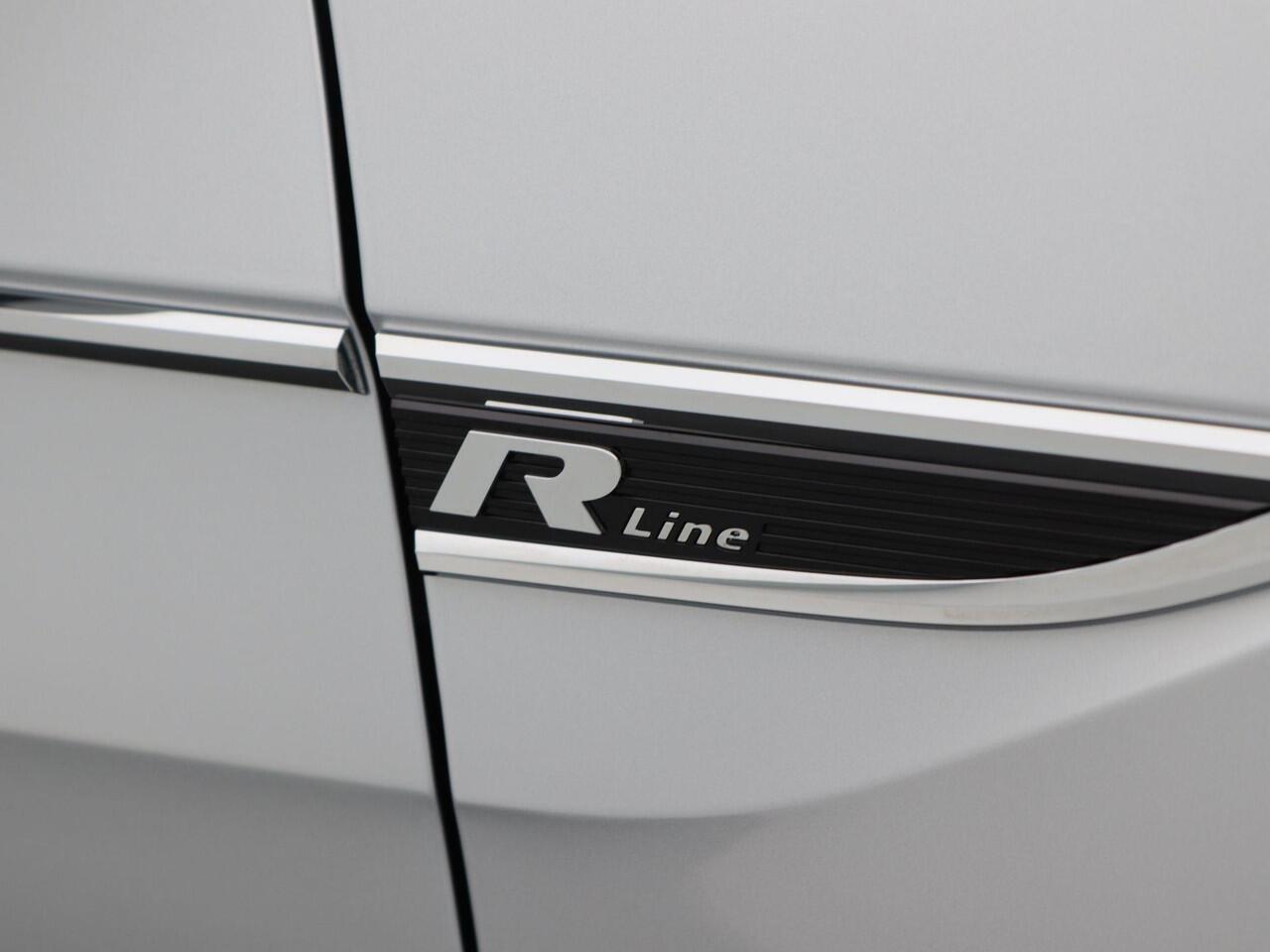 Volkswagen T-Cross 1.0 TSi 115 Pk Style R-Line | Adaptive Cruise | Stoelverwarming | CarPlay | Navigatie | Parkeersensoren | 18 Inch | 12.080 Km!!