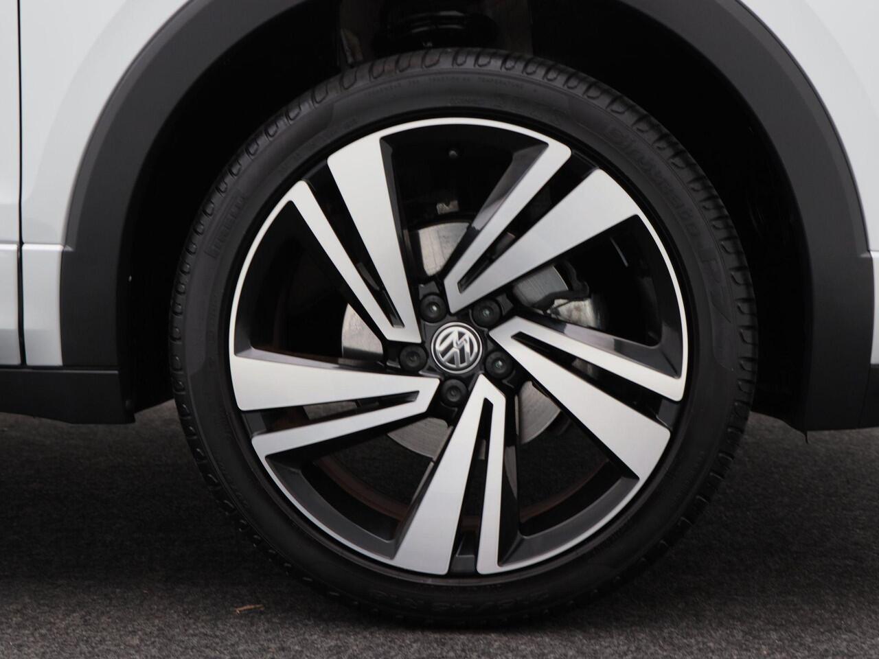 Volkswagen T-Cross 1.0 TSi 115 Pk Style R-Line | Adaptive Cruise | Stoelverwarming | CarPlay | Navigatie | Parkeersensoren | 18 Inch | 12.080 Km!!