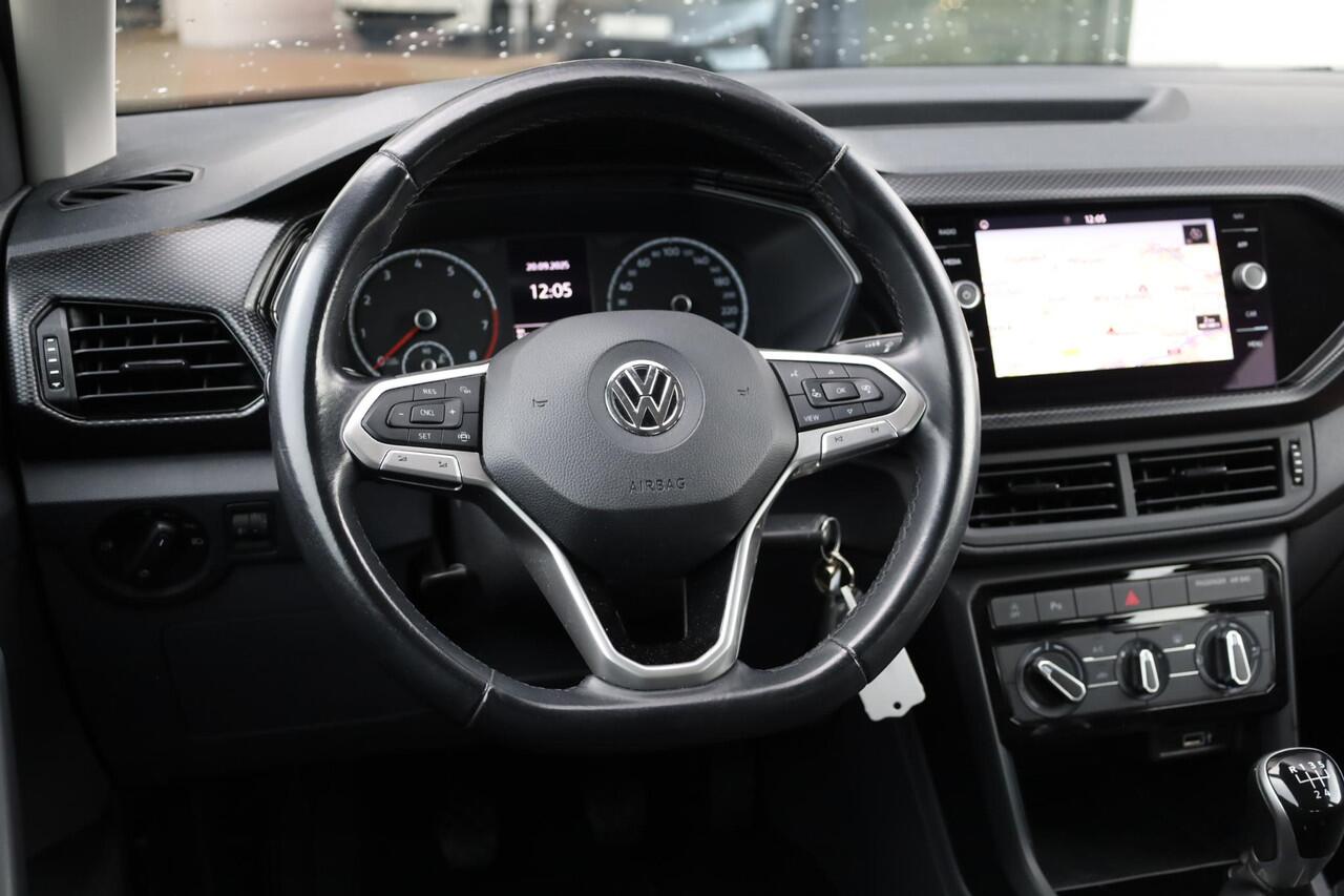 Volkswagen T-Cross 1.0 TSI Life parkeersensoren voor en achter, side assist dodehoek sensor, navigatie, 16" LMV, lederen multifunctioneel stuurwiel, 6 speakers, lane assist, light assist, speed limiter, cruise control, bluetooth carkit